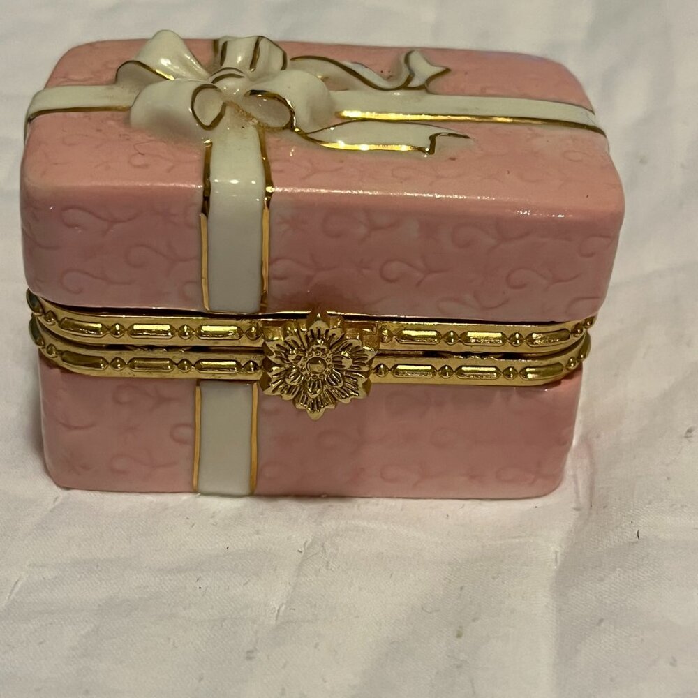 Ceramic Music Box for trinkets made by San Francisco Music Box Company